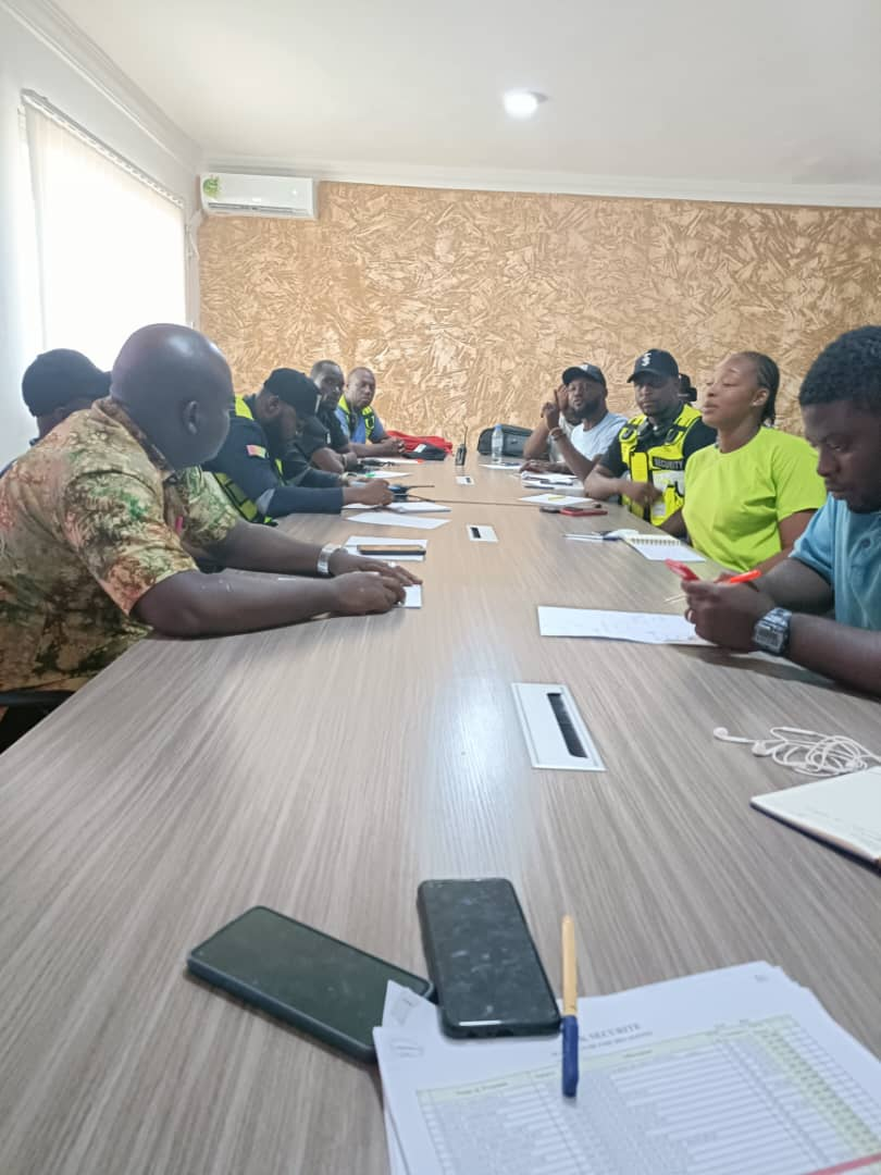 Équipe GNS en réunion de coordination